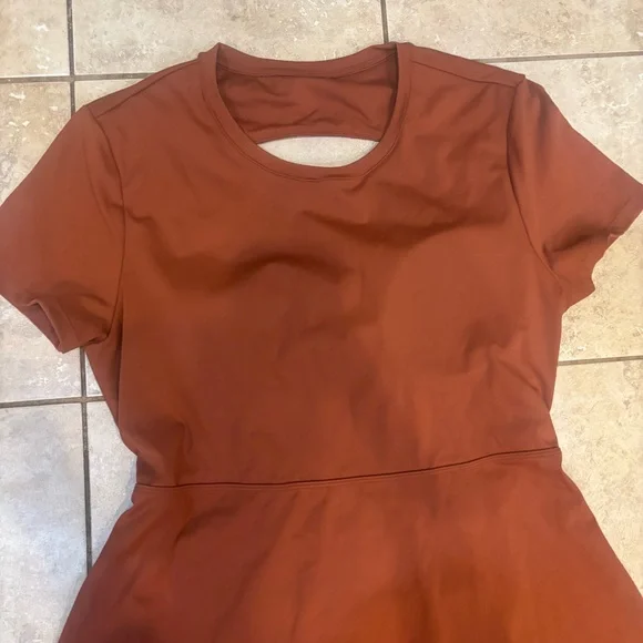 New with tags Hella short sleeve backless crisscross dress. Midi length size xl - Picture 7 of 8